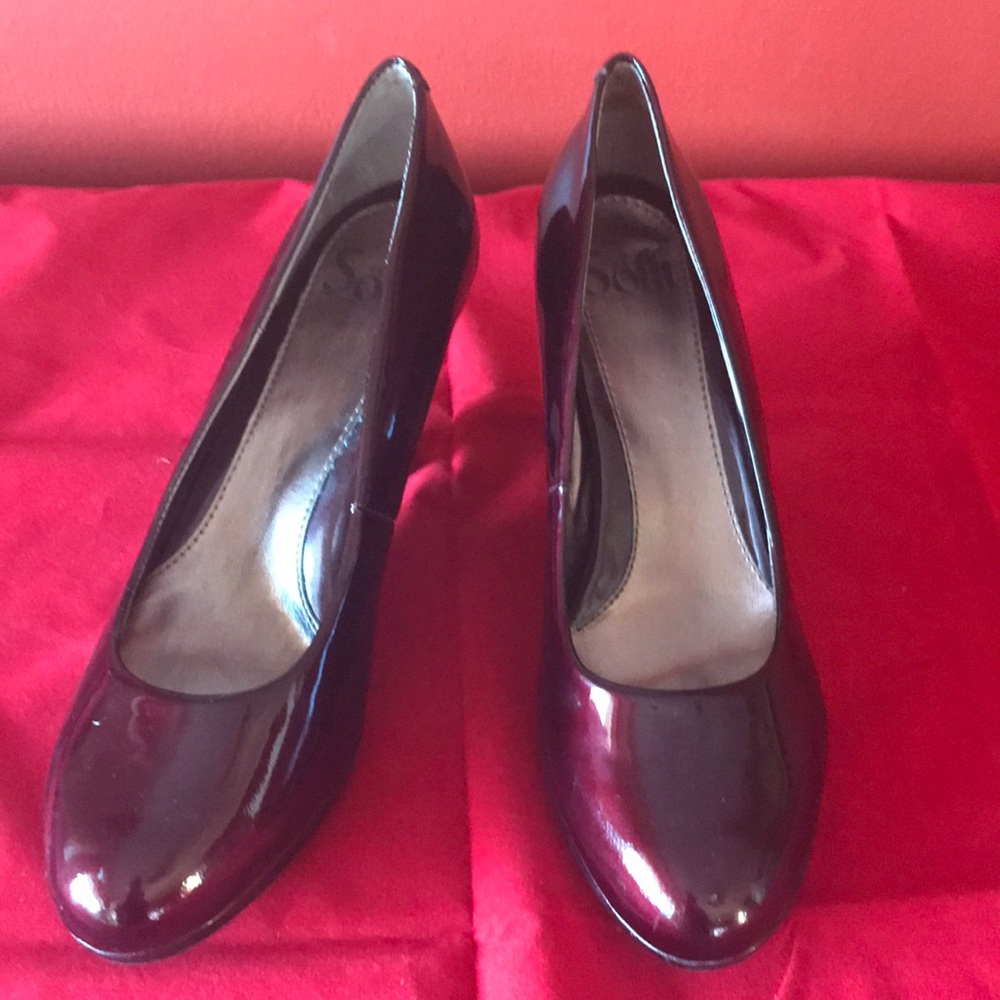 Sofft patent leather shiny deep burgundy size 8M